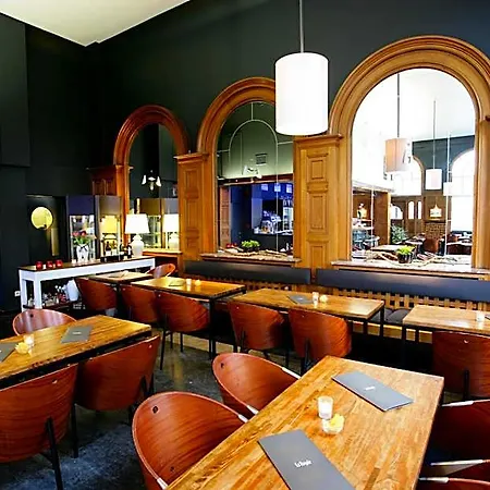 La Royale Hotel